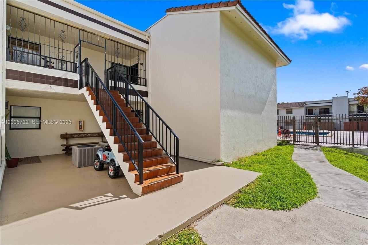 10877 Nw 7th St #21-35 - Photo 4 of 37
