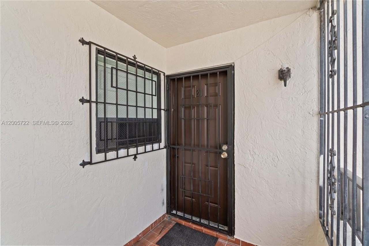 10877 Nw 7th St #21-35 - Photo 5 of 37