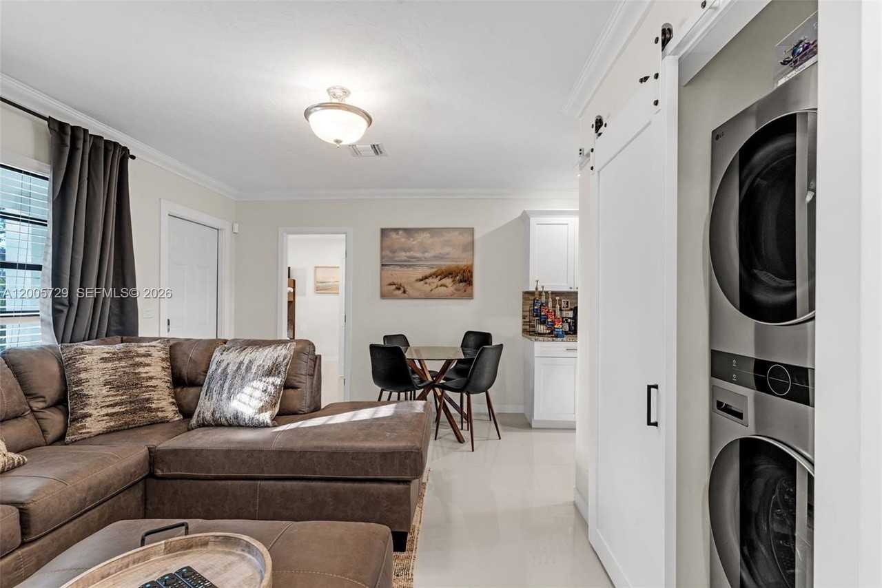 1075 Ne 12th Ave #1075 - Photo 7 of 49