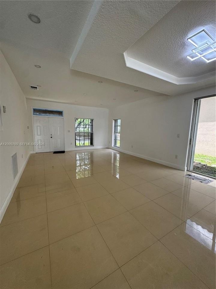 15071 Sw 136th Pl #15071 - Photo 7 of 26