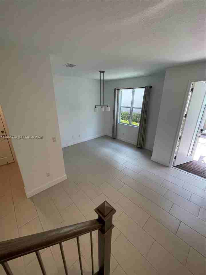 9019 Kingsmoor Way - Photo 5 of 31