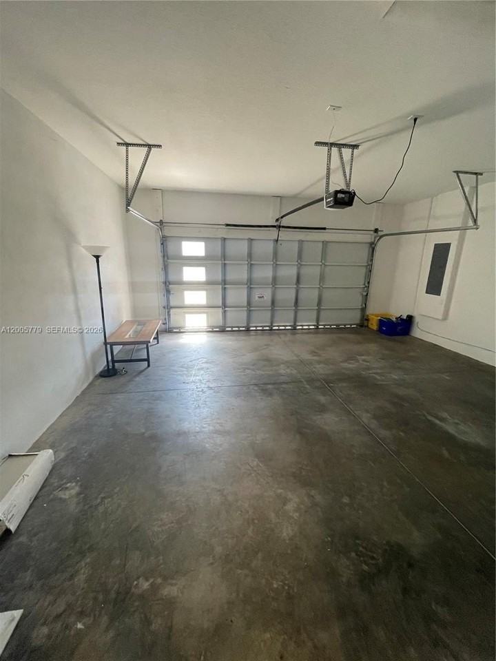 9019 Kingsmoor Way - Photo 6 of 31