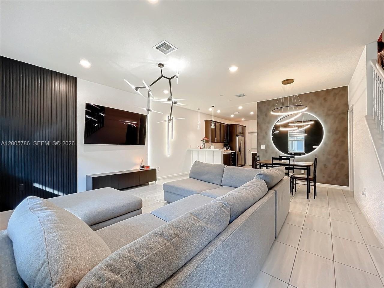 5040 Eucalyptus Dr #2 - Photo 6 of 47