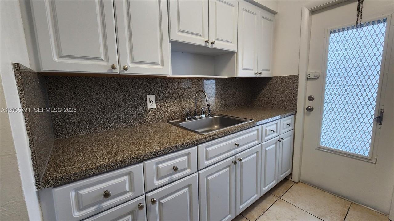1231 Pennsylvania Ave #10 - Photo 2 of 10