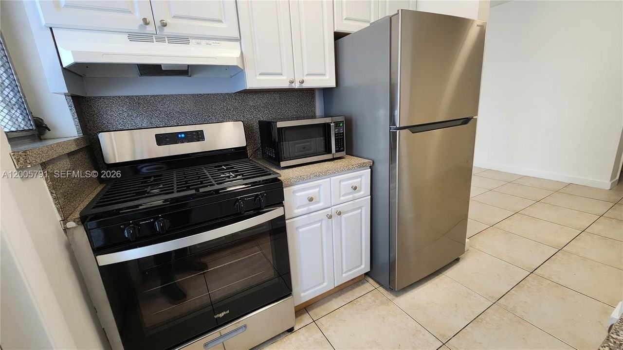 1231 Pennsylvania Ave #10 - Photo 4 of 10