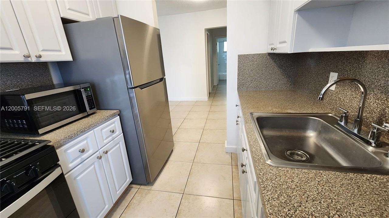 1231 Pennsylvania Ave #10 - Photo 5 of 10