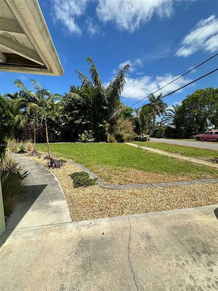 1753 Ne 18th St #1753 - Photo 2 of 30