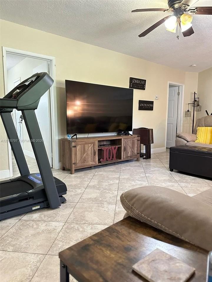 1753 Ne 18th St #1753 - Photo 6 of 30