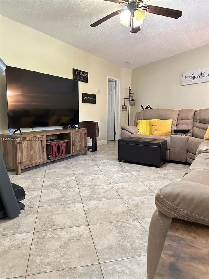 1753 Ne 18th St #1753 - Photo 7 of 30