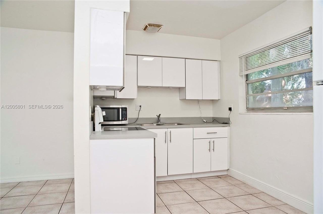2206 Fillmore St #6 - Photo 6 of 15