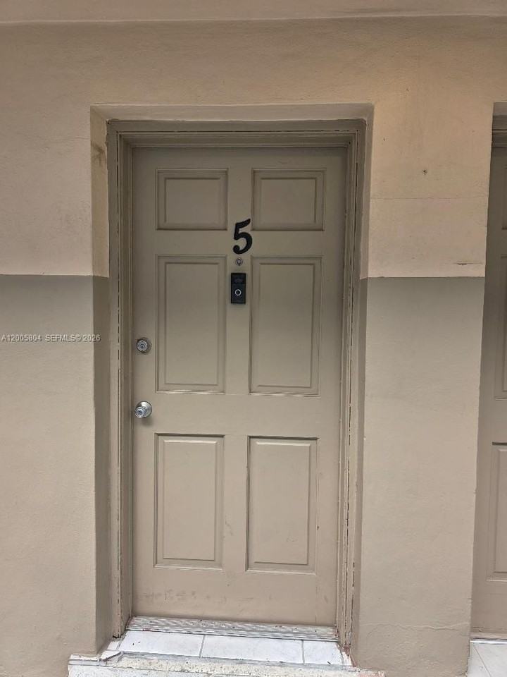 320 W 20th St #5 - Photo 2 of 13