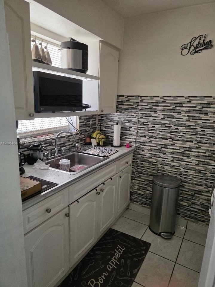 320 W 20th St #5 - Photo 6 of 13