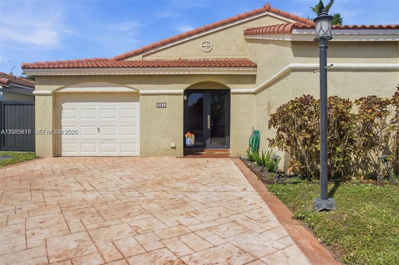 561 Sw 87th Ct - Photo 3 of 42