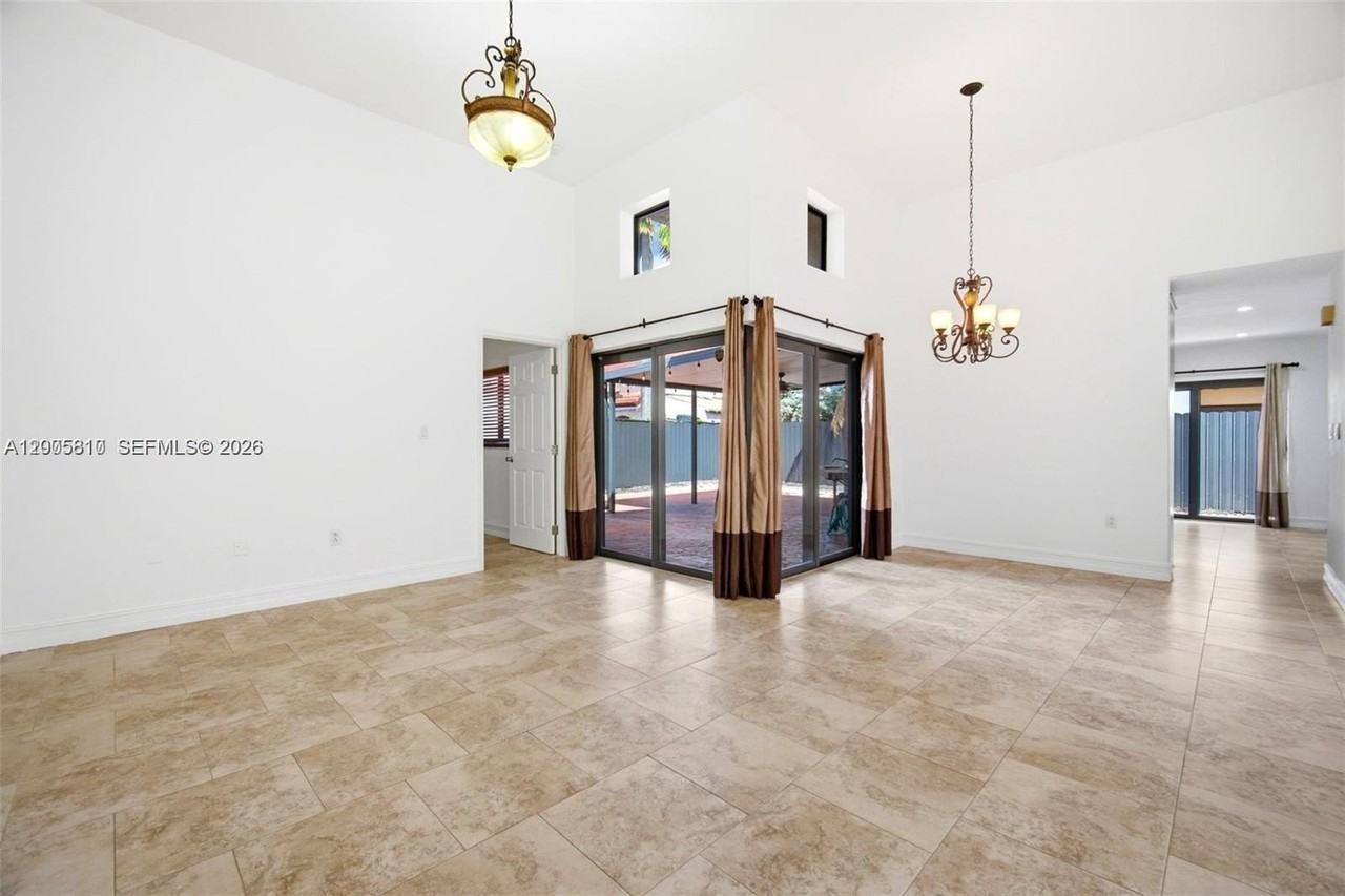 561 Sw 87th Ct - Photo 4 of 42