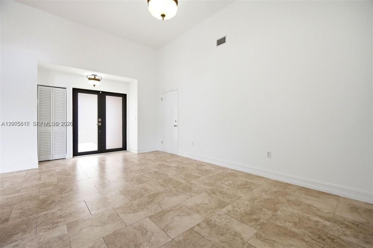561 Sw 87th Ct - Photo 6 of 42