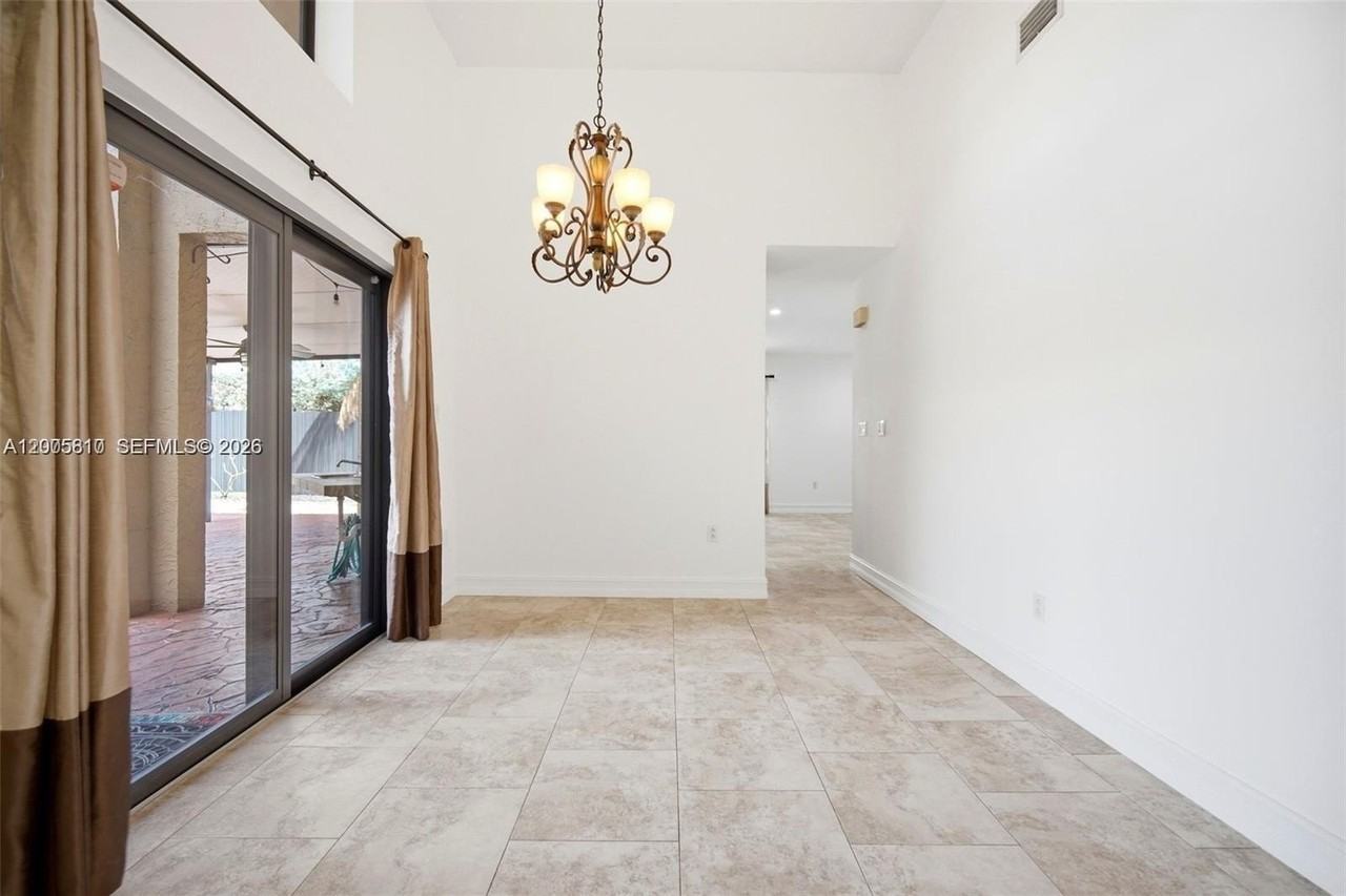 561 Sw 87th Ct - Photo 7 of 42