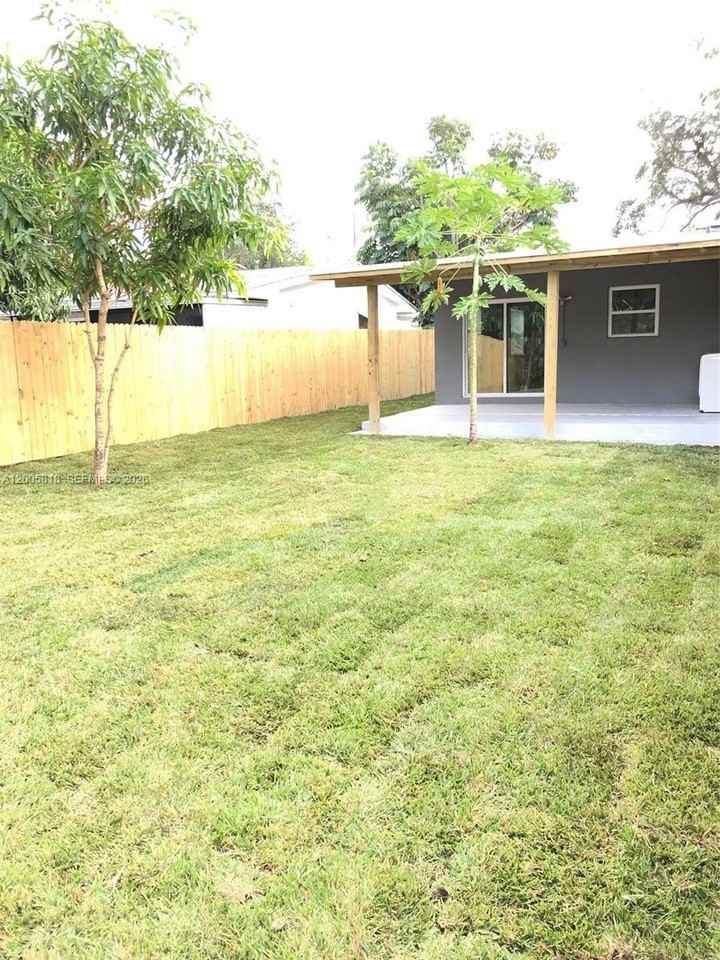 2465 Ne 183rd St #0 - Photo 4 of 14
