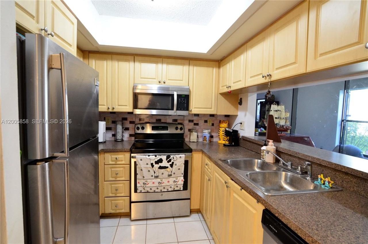 13240 Sw 88th Ln #106E - Photo 3 of 24