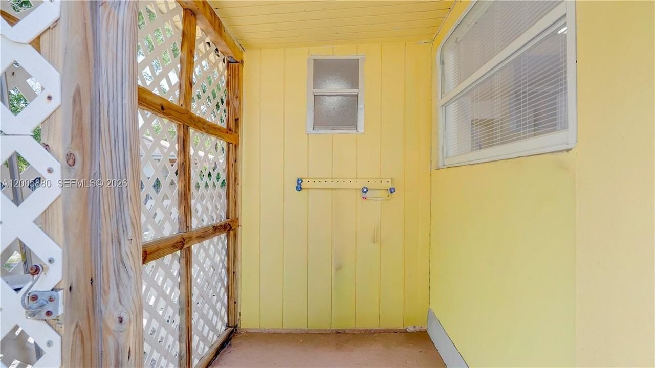 1085 Ne 128th St - Photo 6 of 26