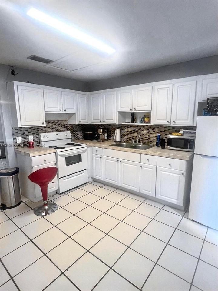 4259 Royal Banyan Way #B - Photo 2 of 16