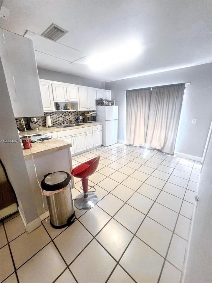 4259 Royal Banyan Way #B - Photo 5 of 16