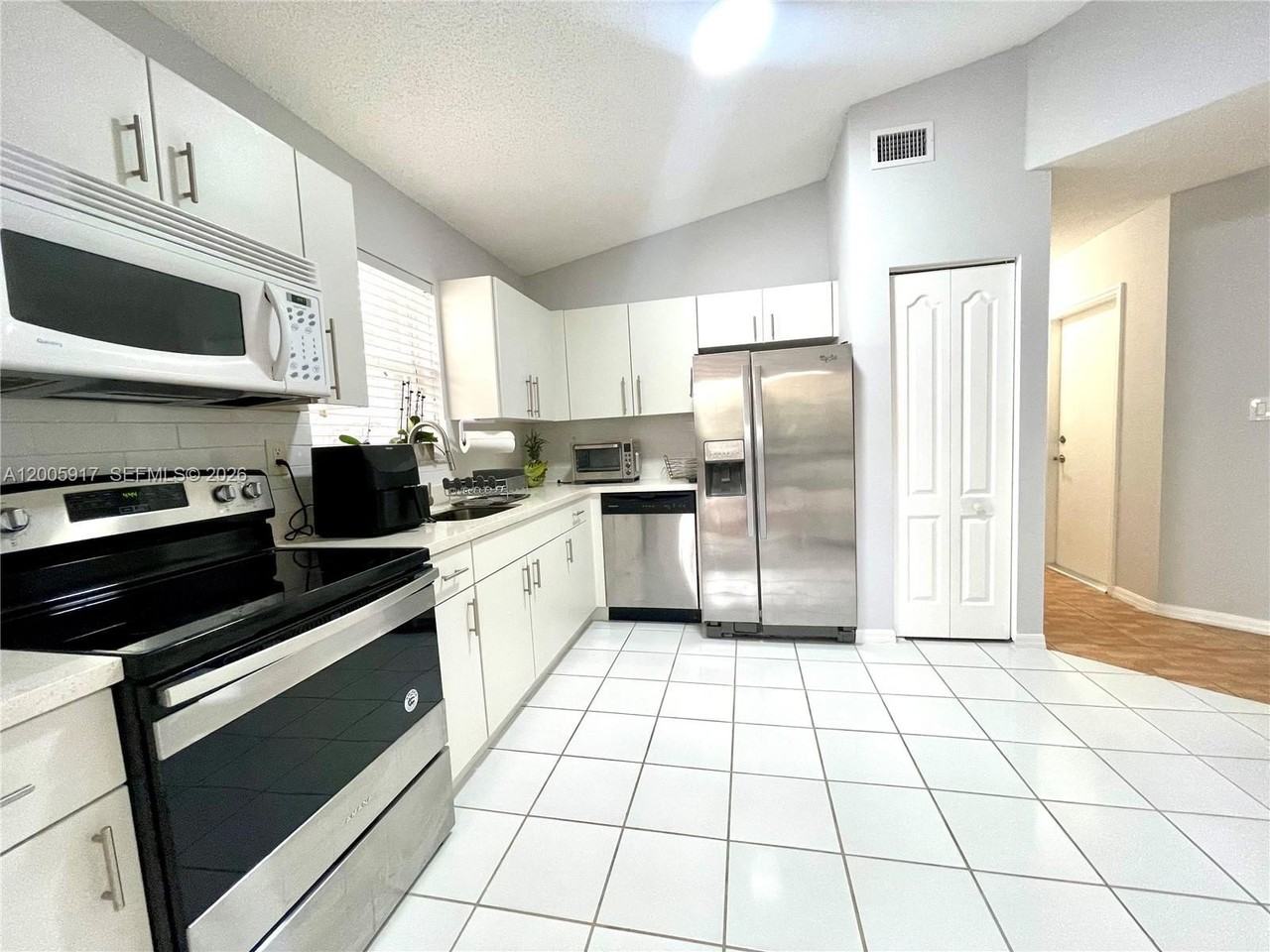9929 Nw 29th Ter - Photo 3 of 30