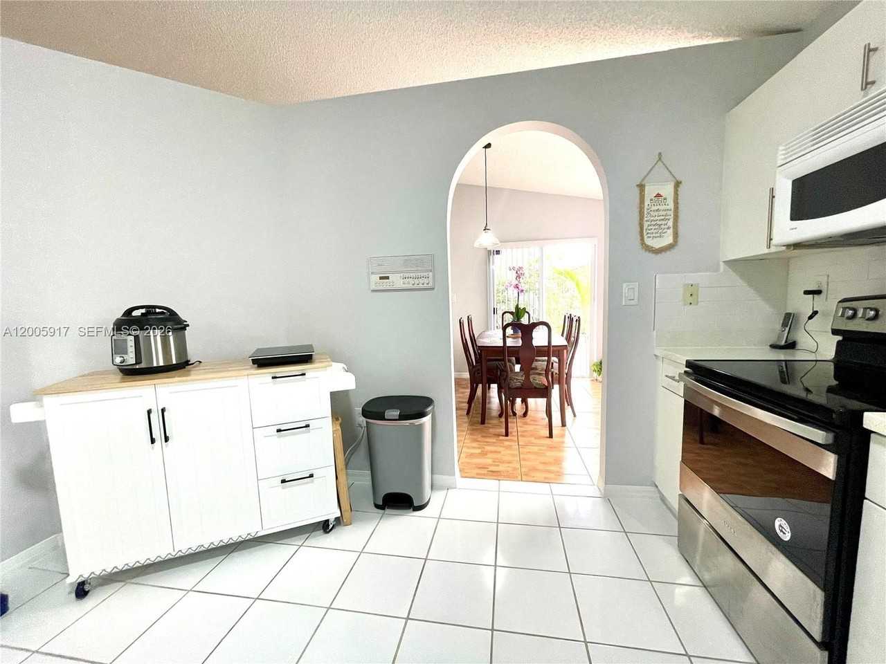 9929 Nw 29th Ter - Photo 5 of 30