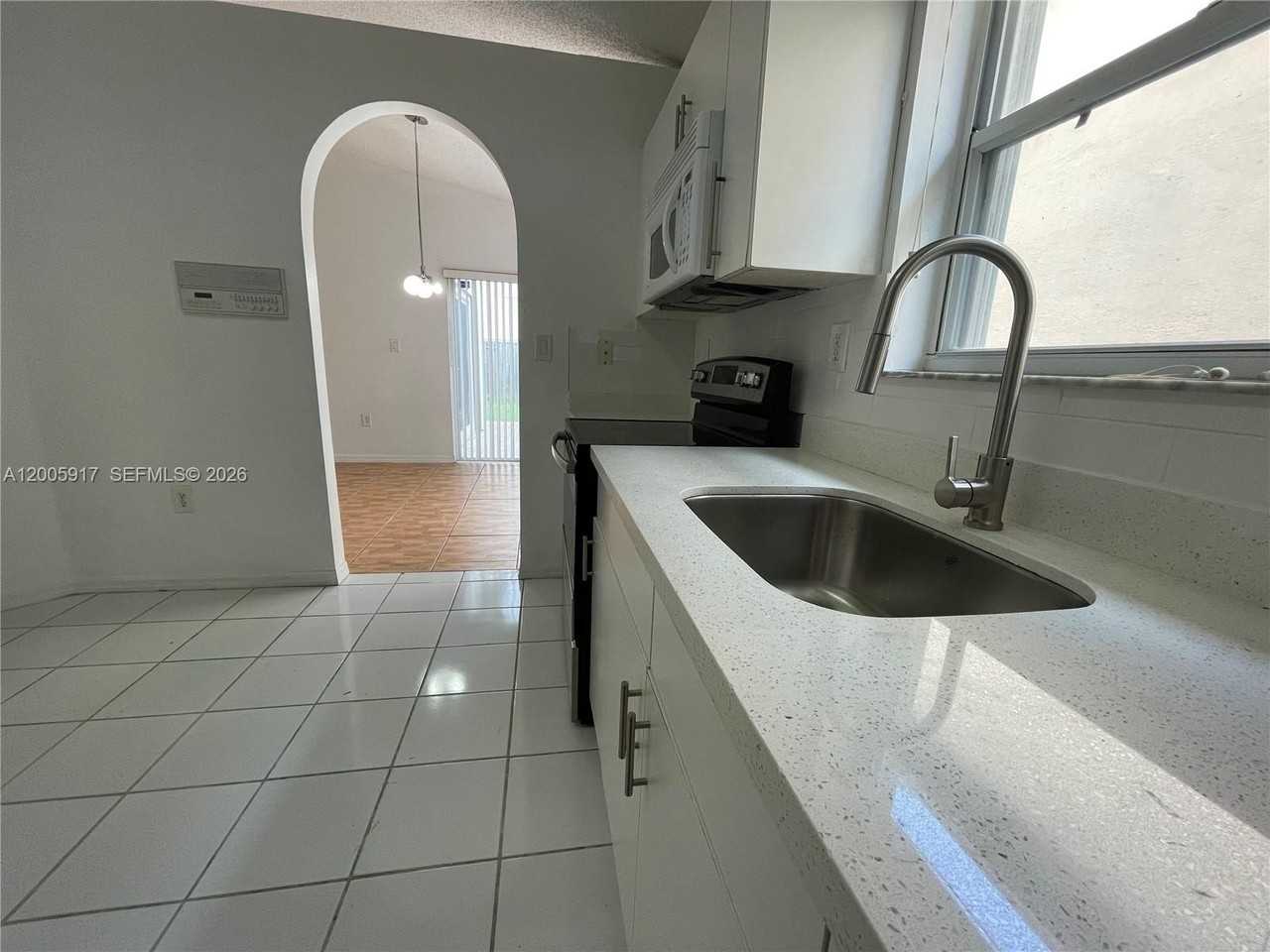 9929 Nw 29th Ter - Photo 6 of 30