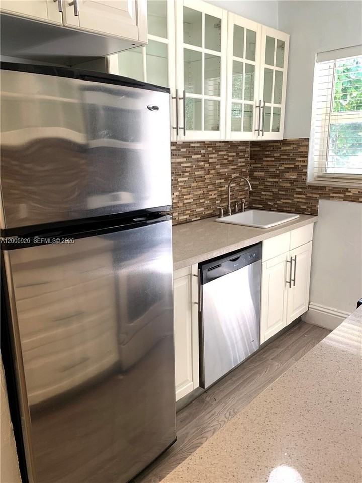 1515 West Ave #5 - Photo 2 of 11