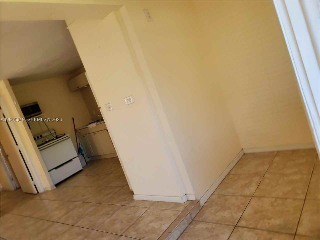 2114 Mckinley St - Photo 2 of 18