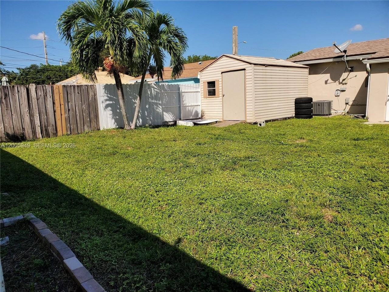 2114 Mckinley St - Photo 6 of 18