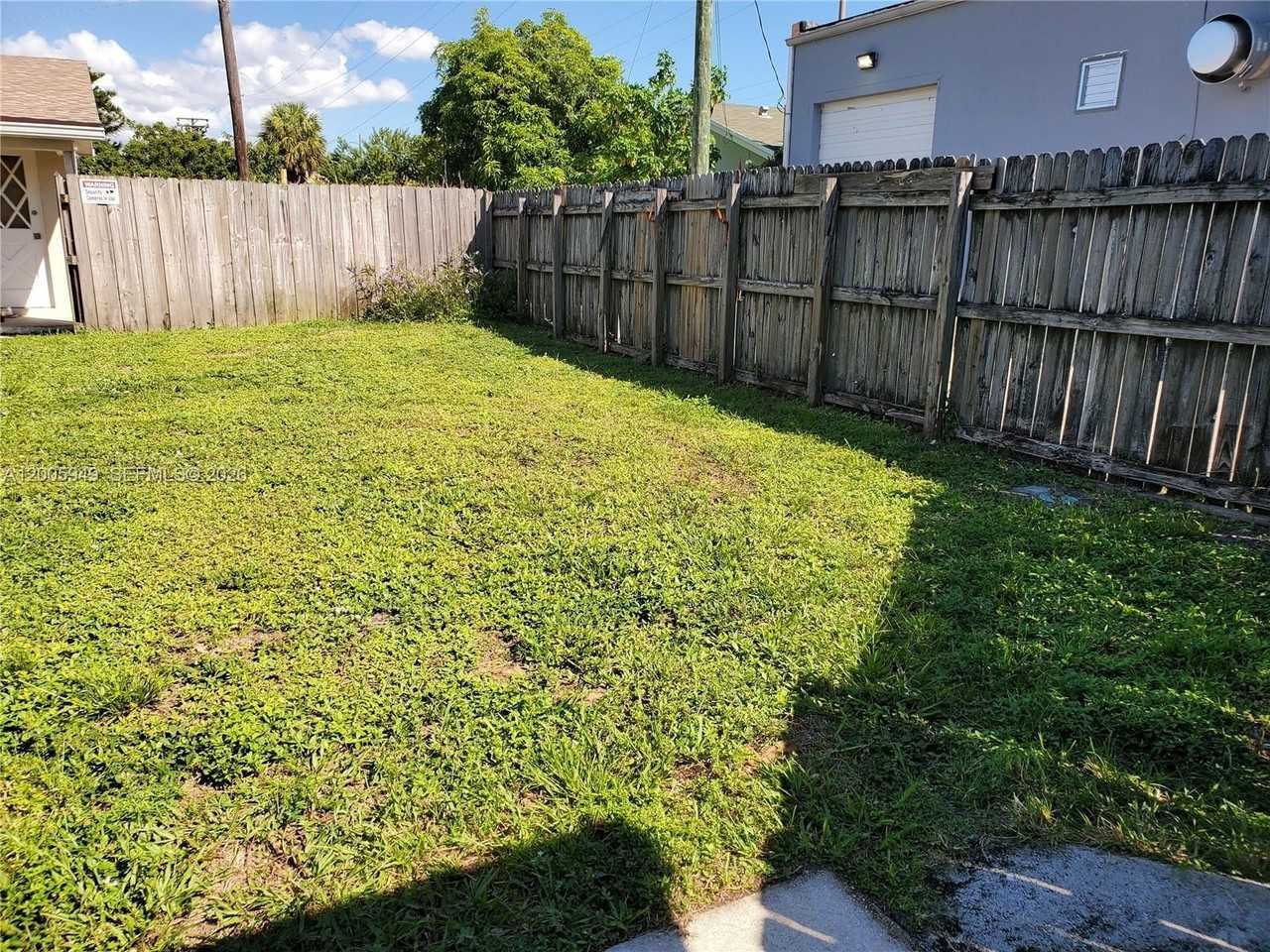 2114 Mckinley St - Photo 7 of 18