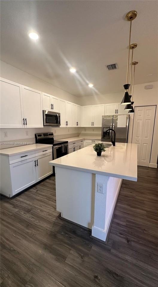 3423 W 110th St - Photo 4 of 42