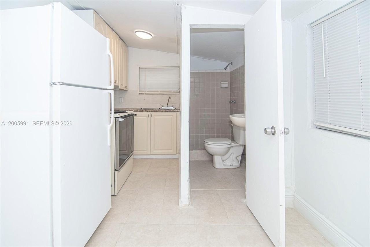 1878 Nw 112th Ter #1 - Photo 3 of 7