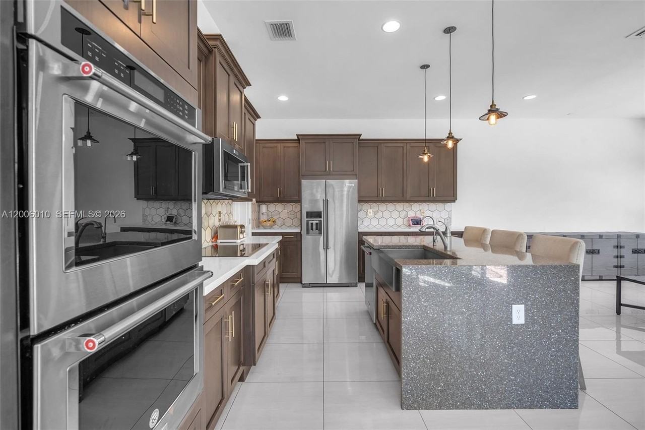 865 Sw 113th Ln - Photo 4 of 42