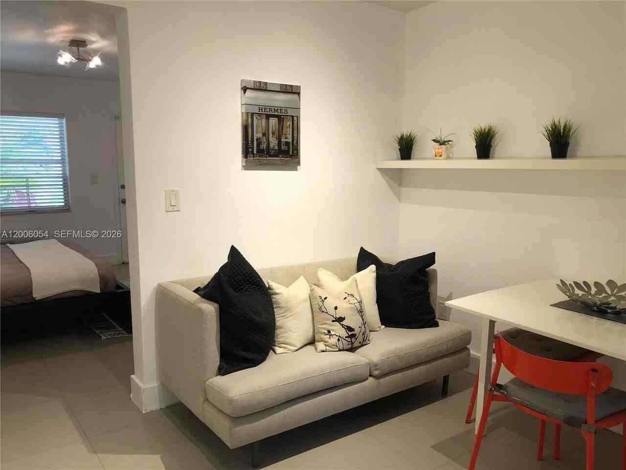 911 Meridian Ave #105 - Photo 5 of 31