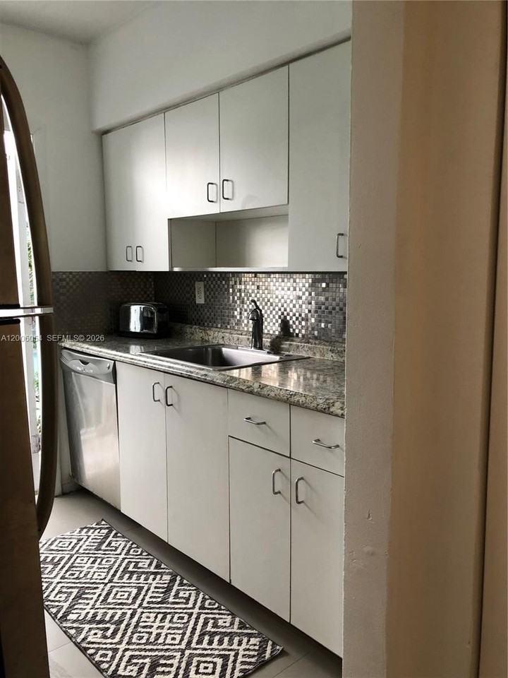 911 Meridian Ave #105 - Photo 6 of 31
