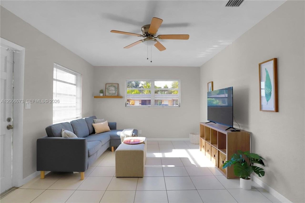 1225 Ne 136th Ter #1225 - Photo 4 of 20