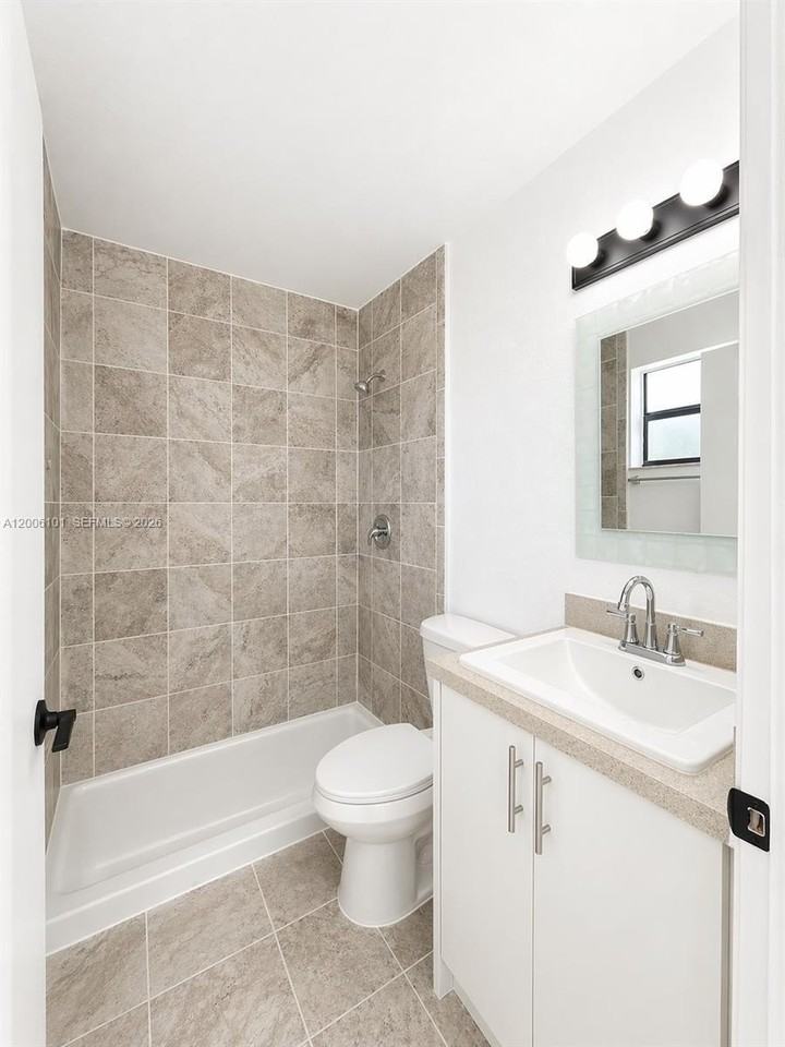 3204 San Remo Cir #3204 - Photo 2 of 9
