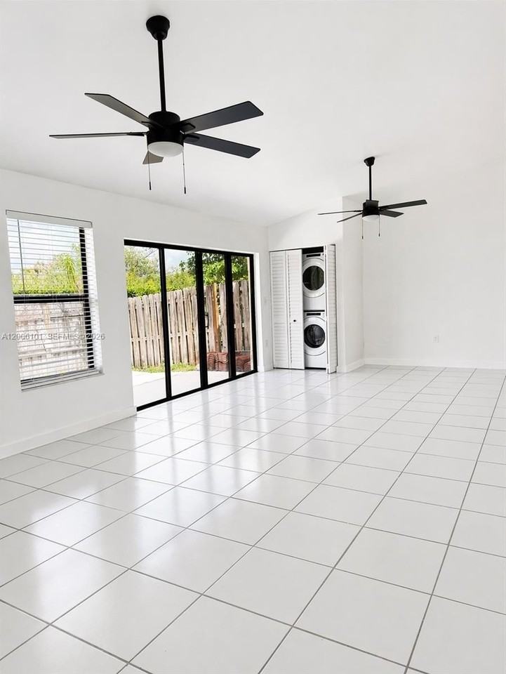 3204 San Remo Cir #3204 - Photo 4 of 9