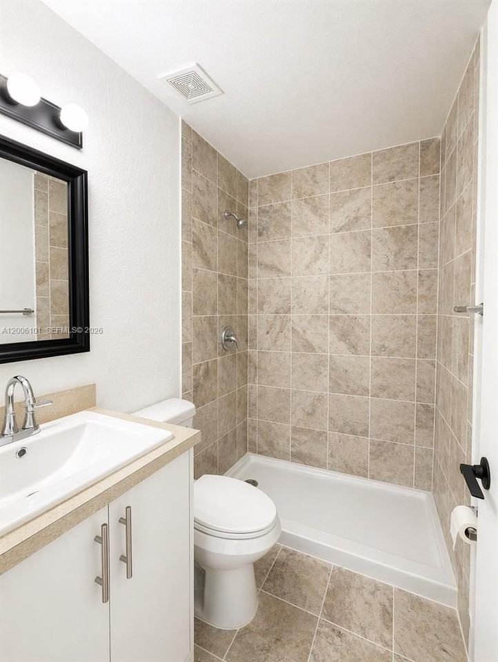 3204 San Remo Cir #3204 - Photo 6 of 9