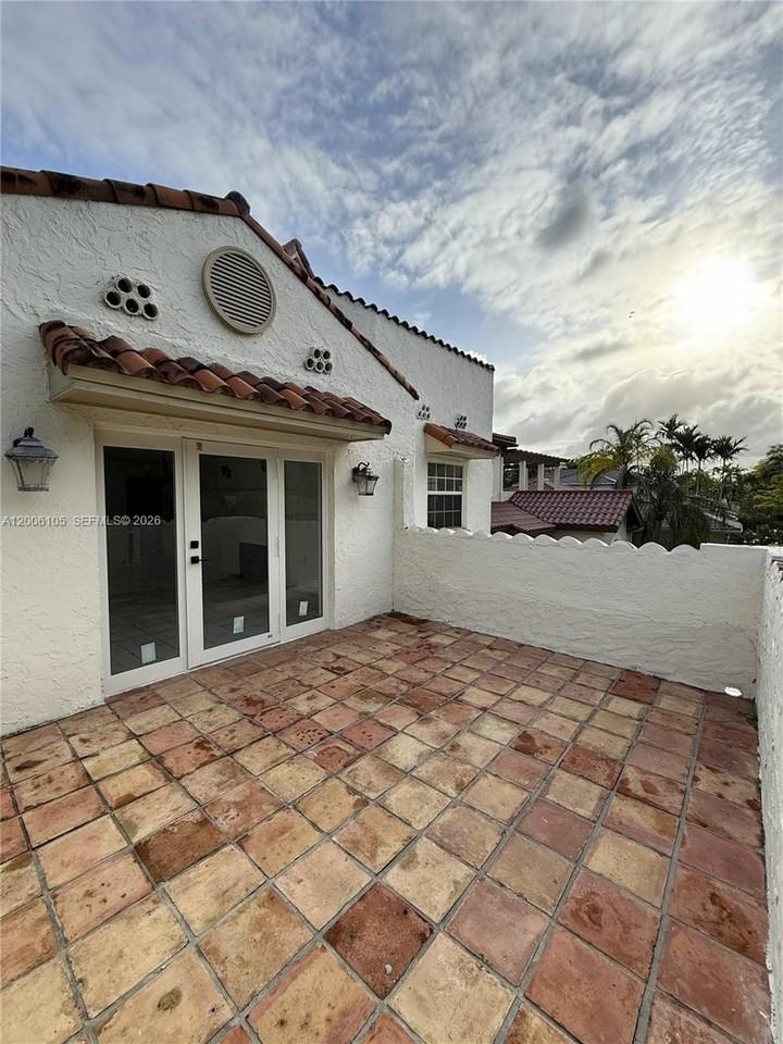 502 Madeira Ave #A - Photo 6 of 16