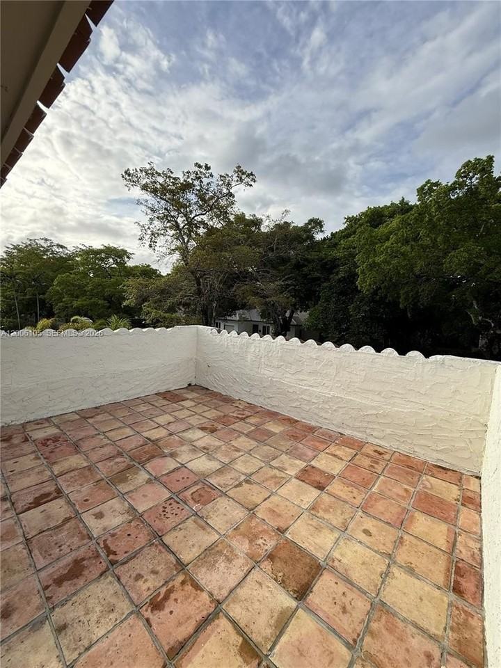 502 Madeira Ave #A - Photo 7 of 16