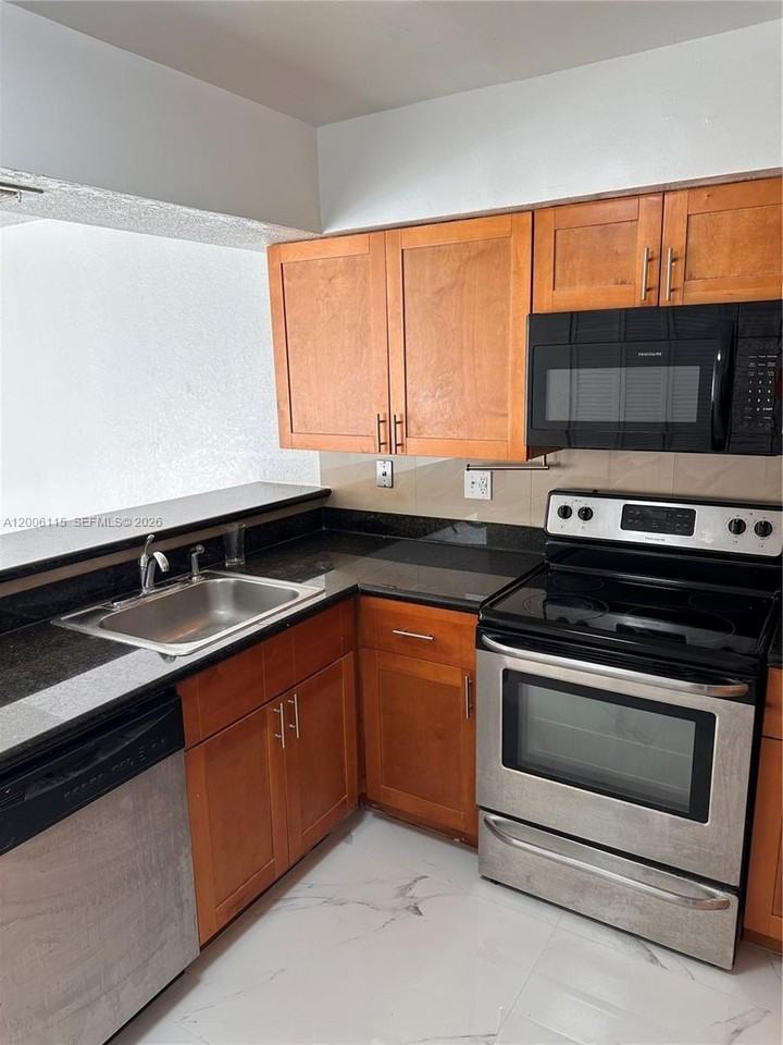 8440 Sw 154th Circle Ct #302 - Photo 7 of 29