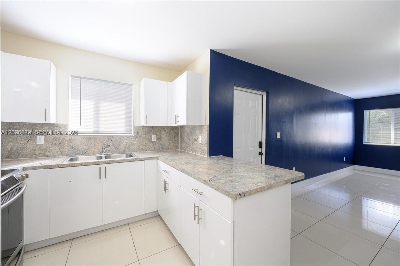 4477 Nw 23rd Ave #UP - Photo 3 of 11