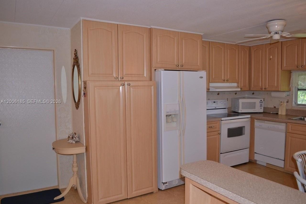 1620 Sw 64th Way #H - Photo 3 of 31