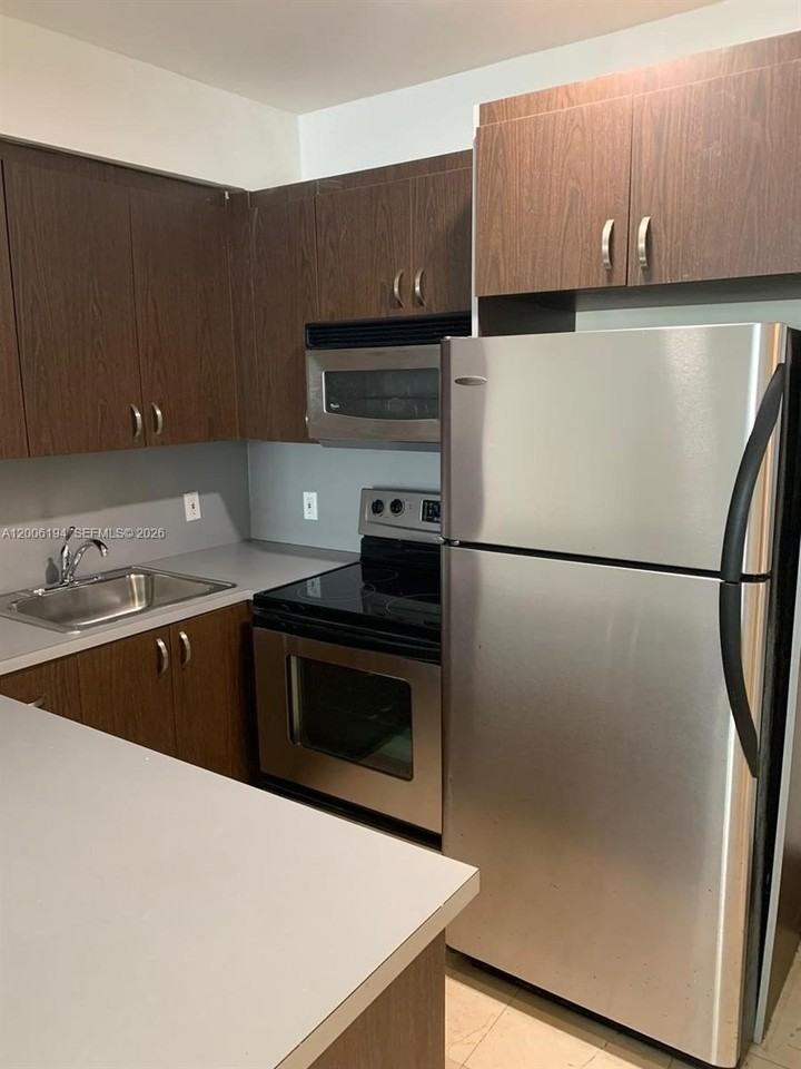 551 Ne 62nd St #6 - Photo 4 of 16