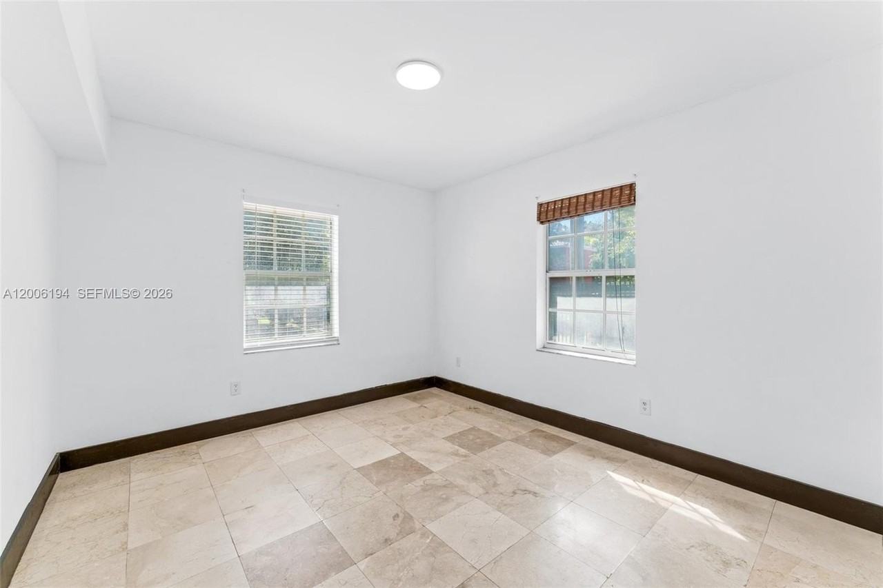 551 Ne 62nd St #6 - Photo 5 of 16
