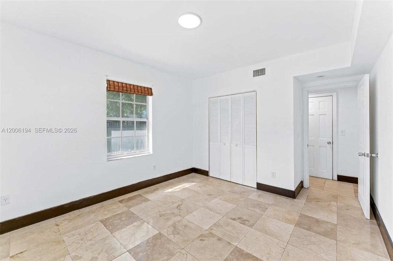 551 Ne 62nd St #6 - Photo 6 of 16