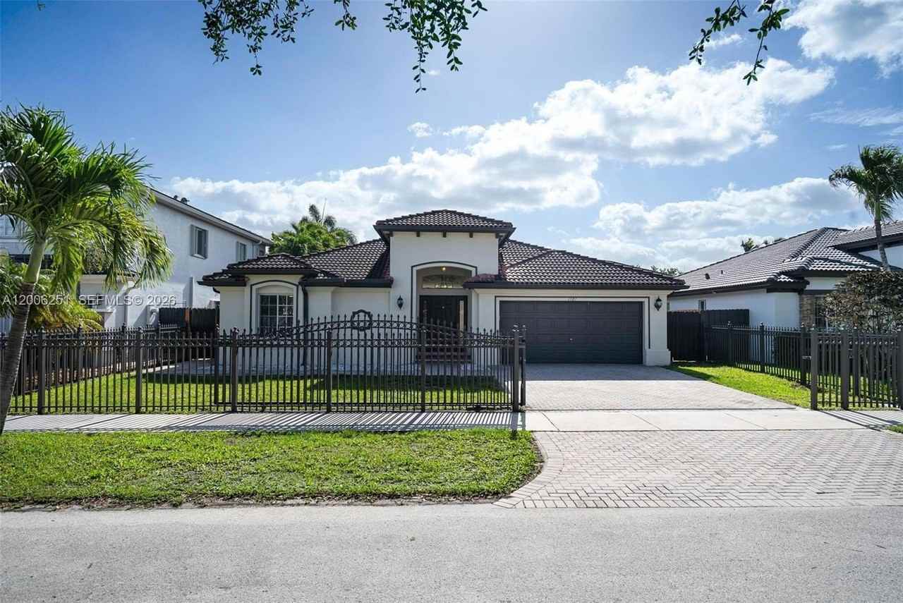 1581 Sw 155th Ct - Photo 2 of 44